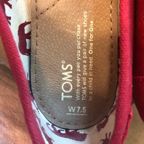 Red Canvas TOMS women 7 1/2 - Picture 3 of 4